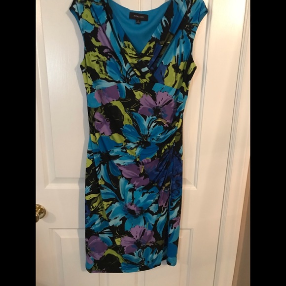 Jones & Co Dresses & Skirts - $15 or 3/30 Beautiful Floral Dress